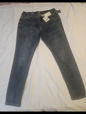 a.n.a High-Rise Skinny Jeans in Washed Gray